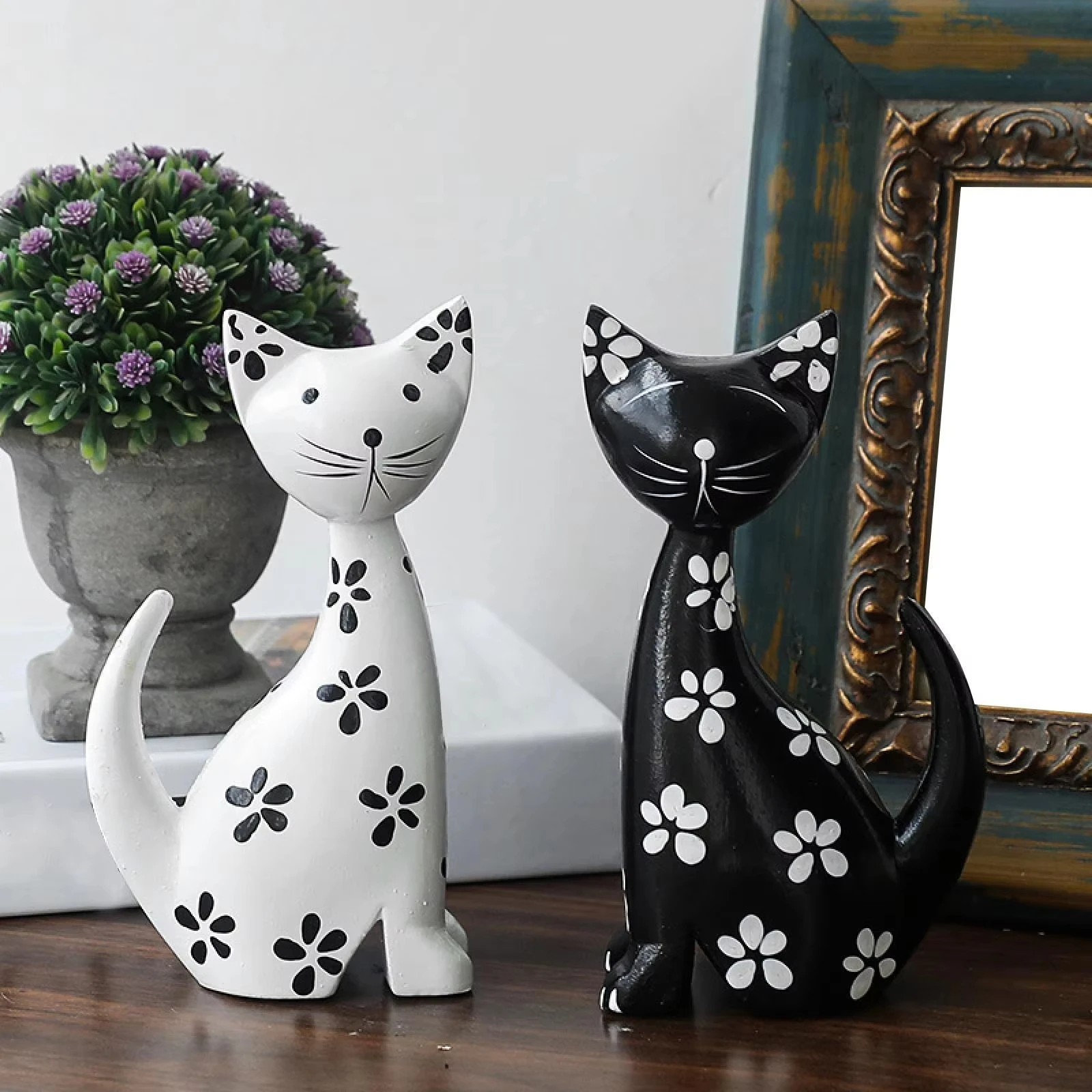 2Pcs Wooden Cat Statue Simple Animal Sculpture Modern Tabletop Ornament for Living Room Office Bookshelf Fireplace Decors