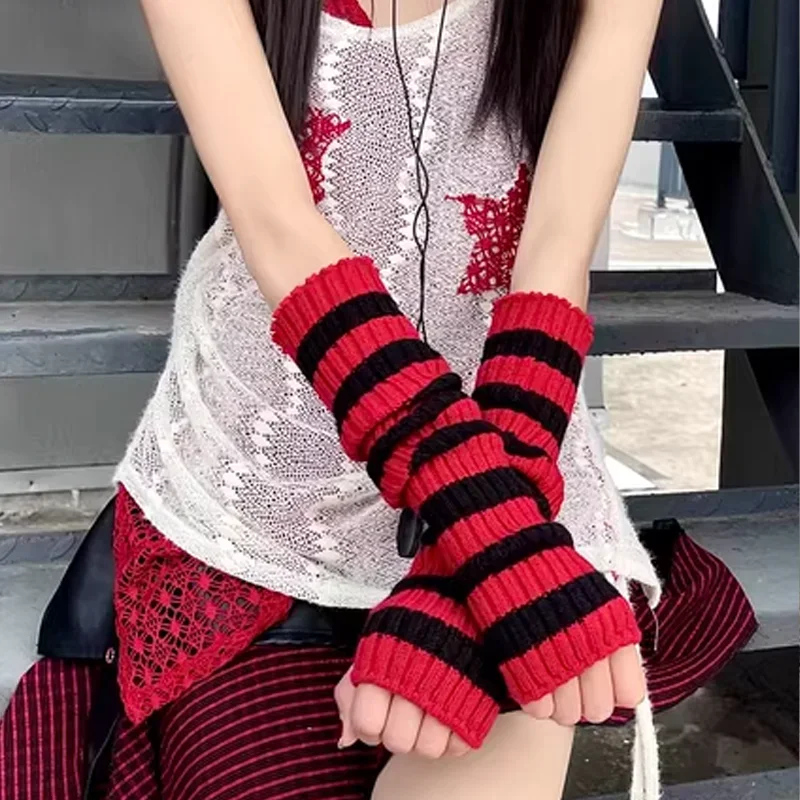 Gestreifte Winter-Armwärmer, gestrickt, rot, lange fingerlose Handschuhe, gestrickte Weihnachts-Handgelenkwärmer mit Daumenloch für Damen