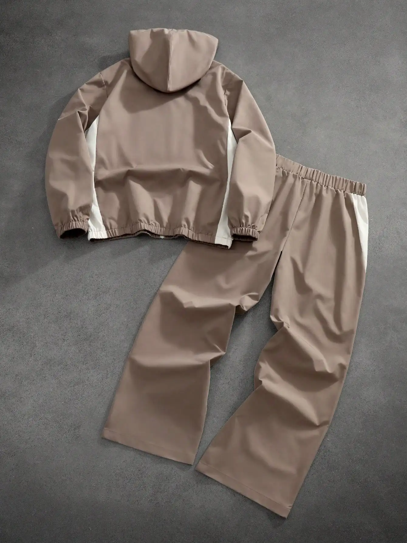 

Мужской осенне-зимний комплект: свободная куртка на молнии с капюшоном и брюки в двухцветном стиле пэчворк