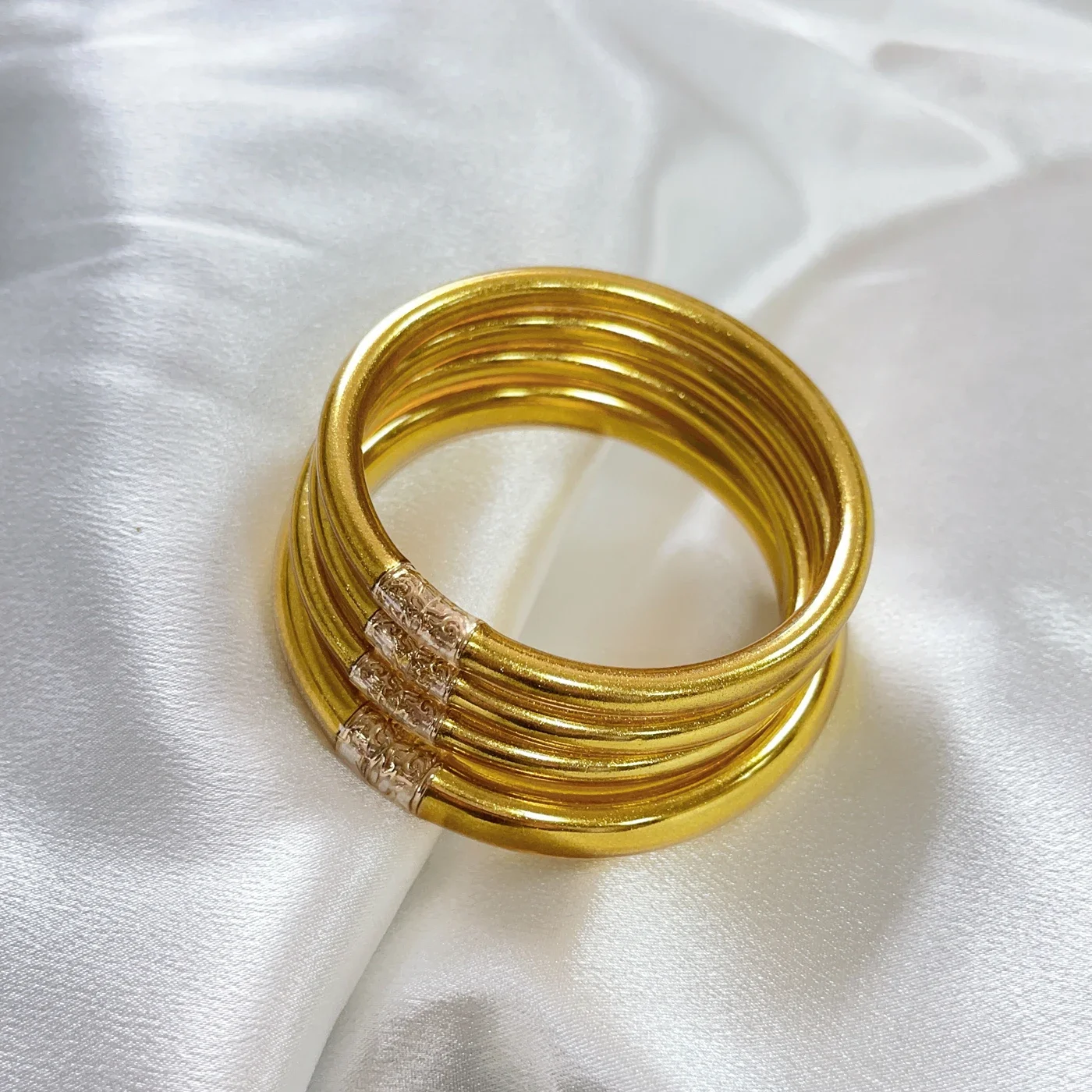 Braccialetti del braccialetto di colore dell\'oro di vendita calda per i braccialetti del Silicone di scintillio di modo delle donne affascinante