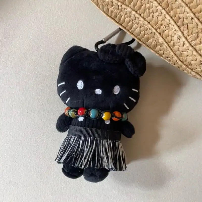 Urocza Kreskówkowa Kawaii Hawajska Spódniczka z Trawy z Czarną Skórą Hello Kitty Pluszowa Lalka Brelok Zawieszka do Torby Zabawka Prezent