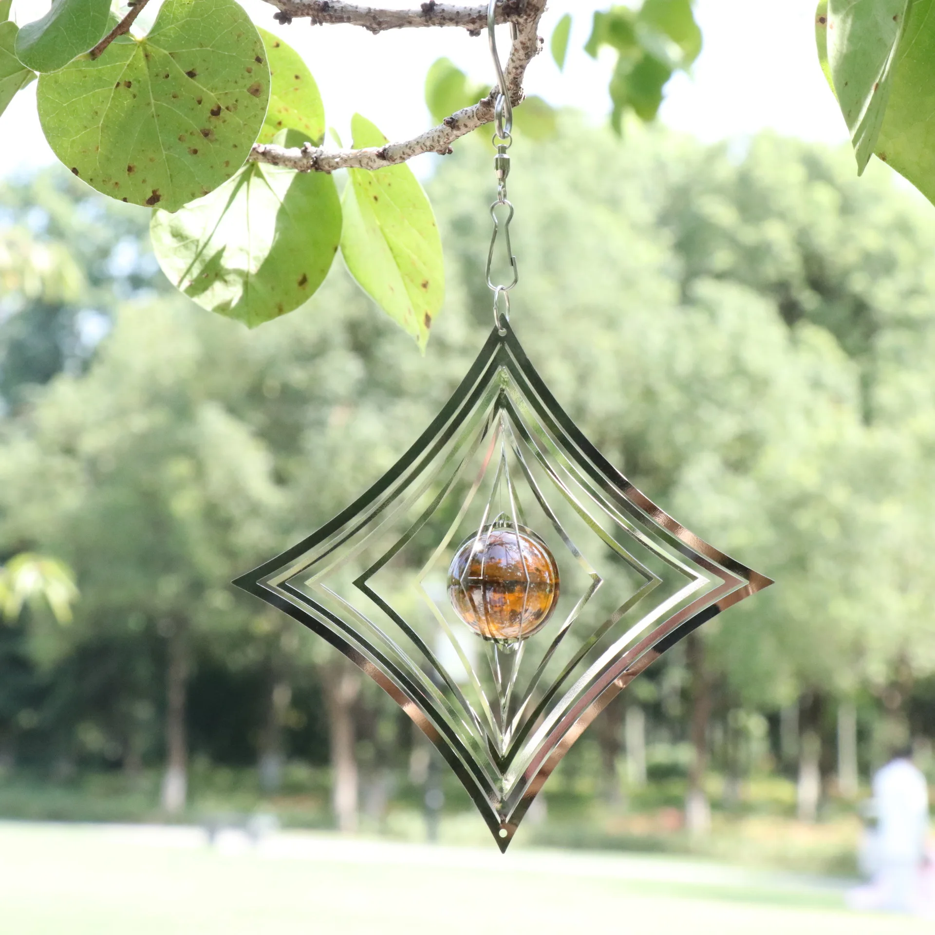 

15CM Stainless Steel Bearing Rotating Wind Chime - Butterfly Rhombus Decor for Patio Garden (Silent Spin Home Ornament)