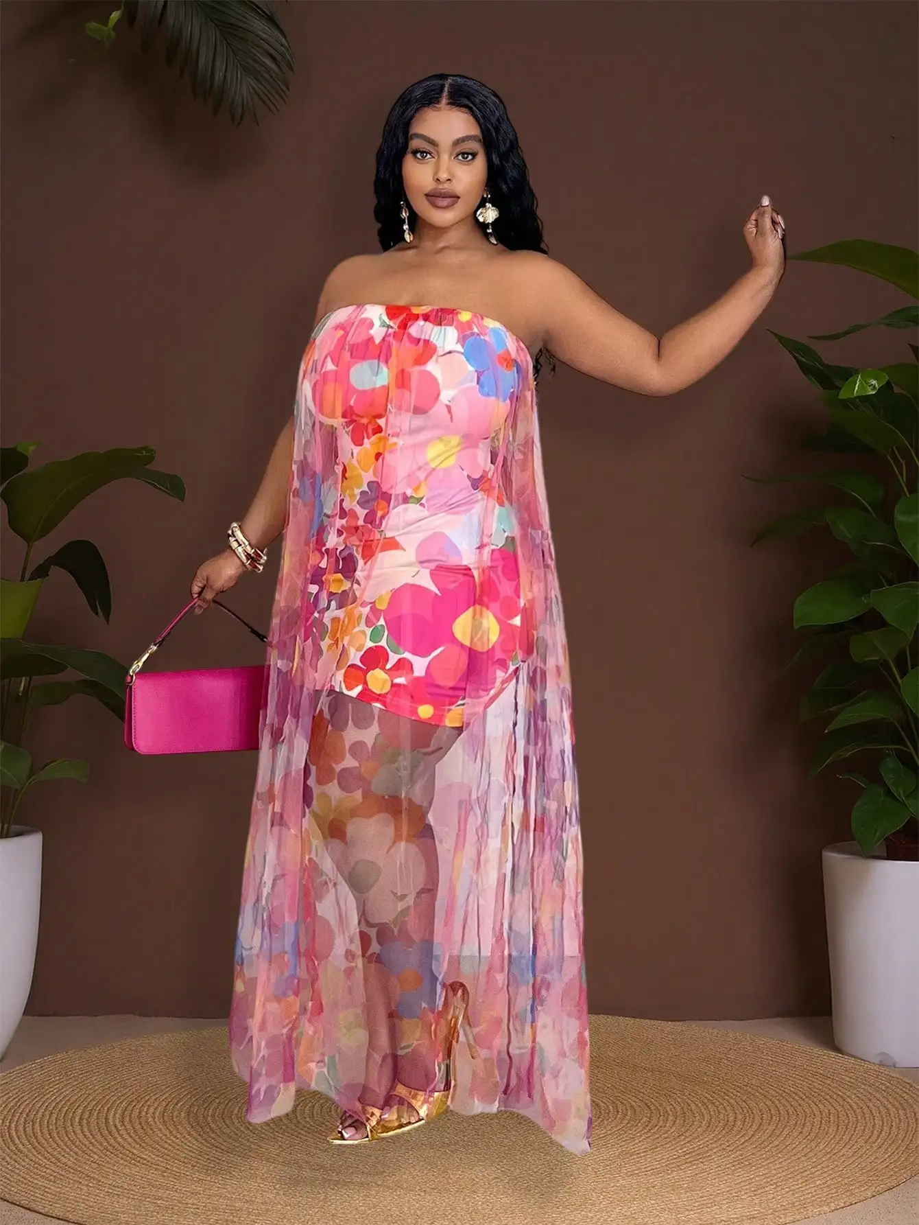 

Двухслойное макси-платье без бретелек с цветочным принтом и прозрачной накладкой, больших размеров