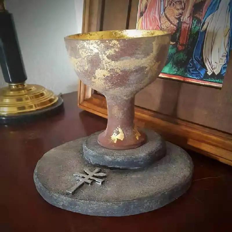 Indiana Jones Holy Grail Cup Props Replica Indiana Jones Vintage Trophy Resin Crafts Decorations Halloween Role-Playing Props