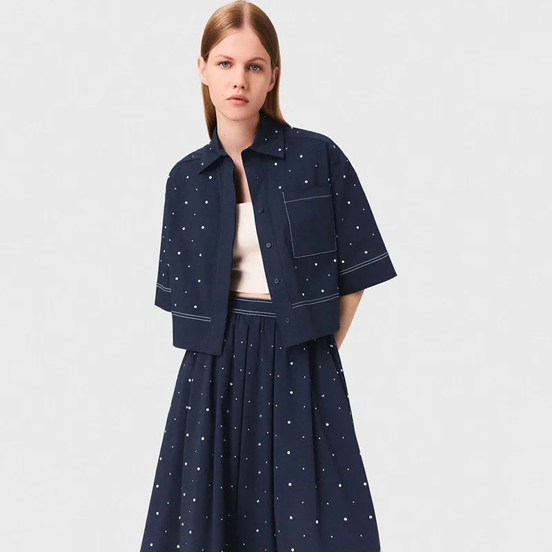 ชุดเซ็ตสีพื้นเรียบหรู แต่งเพชร คอปกหลวมทรงเอไลน์ ยาวคลุมเท้า สำหรับฤดูใบไม้ร่วงต้นๆ และฤดูร้อนปี 2025