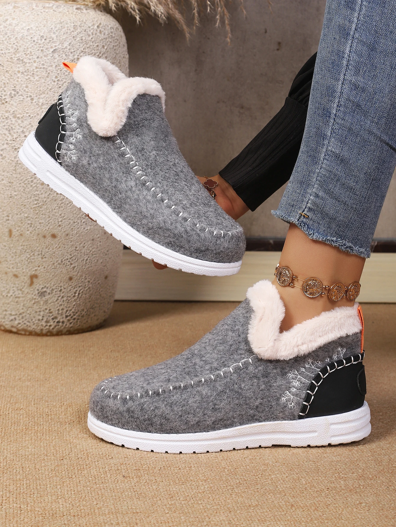 Damen Winter Slip-On Stiefeletten mit Flauschigem Kragen, Weichem Filz, Warmem Fleecefutter, Flach, Rutschfest, Leicht, für den Alltag, Schneestiefel – Detail 17