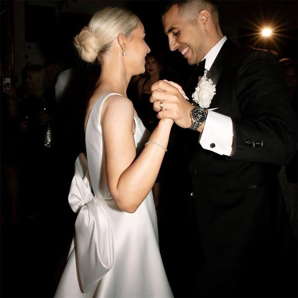 Maßgeschneidertes 2025, Tank mit V-Ausschnitt über dem Knie, große Fliege, A-Linie, schlichtes, rückenfreies Satin-Abendkleid, Partykleid, formelles Abschlussballkleid