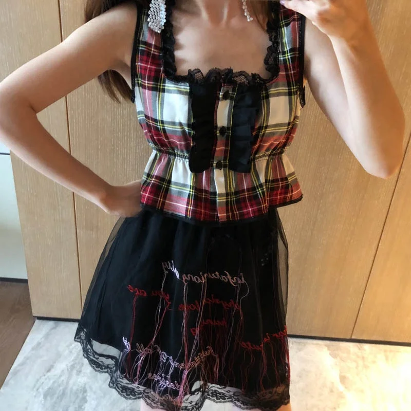 

Женский летний топ Amor с кружевными вставками, красными бретелями и клетчатым узором, модная женская майка-жилетка