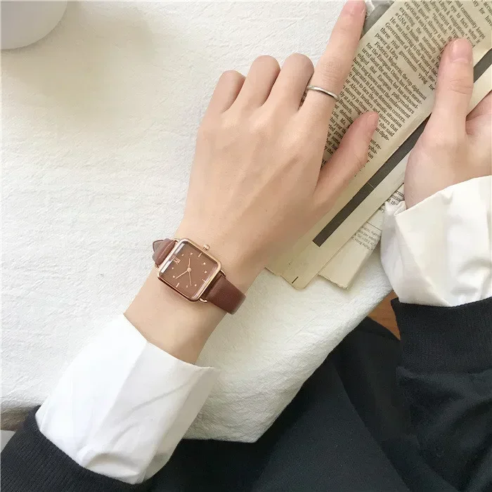 Women Fashion Square Watch Simple Retro Design Watches for Women Leather Band Womens Quartz Watches Reloj De Mujer