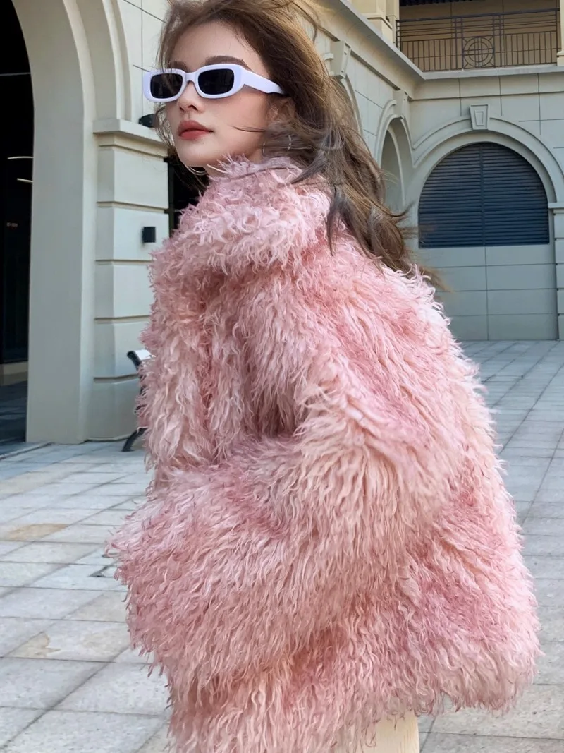 خريف 2025 تصميم عصري وردي مصبوغ بياقة مدببة من الفرو الصناعي سترة صوفية طويلة قصيرة معطف طية صدر السترة للنساء سترة فروي Y2k #4