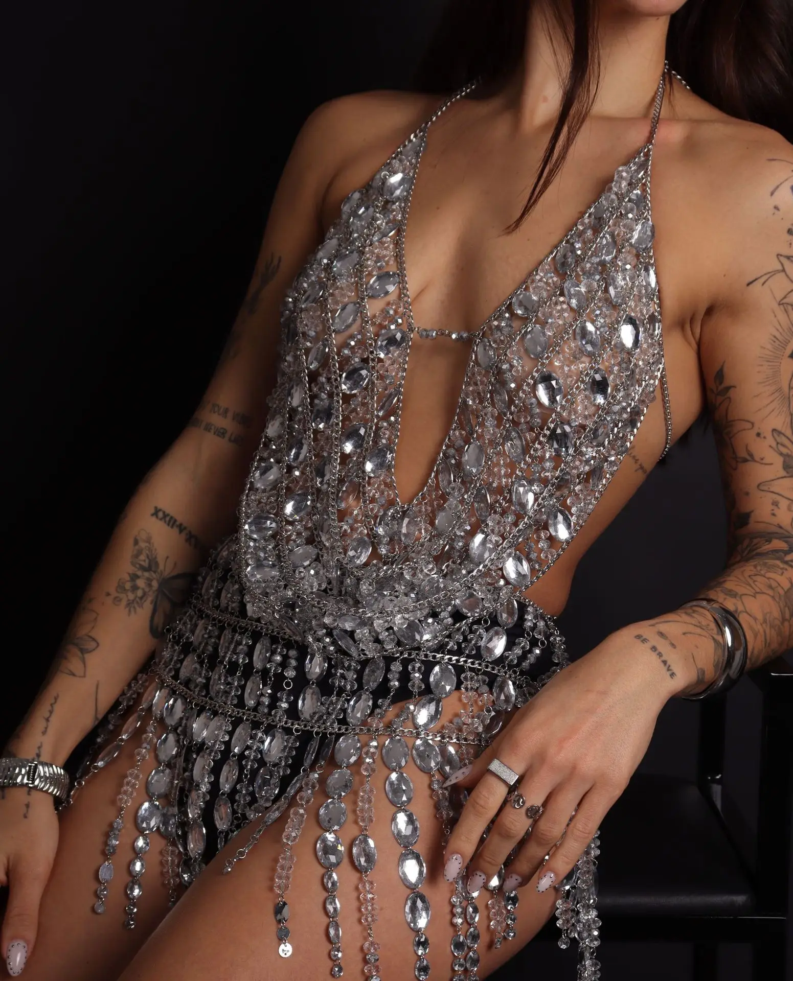 Silbernes Strass-Neckholder-Body-Set, 2-teilig, Einheitsgröße, dekoratives Oberteil & Shorts-Rock-Set für Club, Festival, Party, Bühne, Fotoshooting – Detail 4