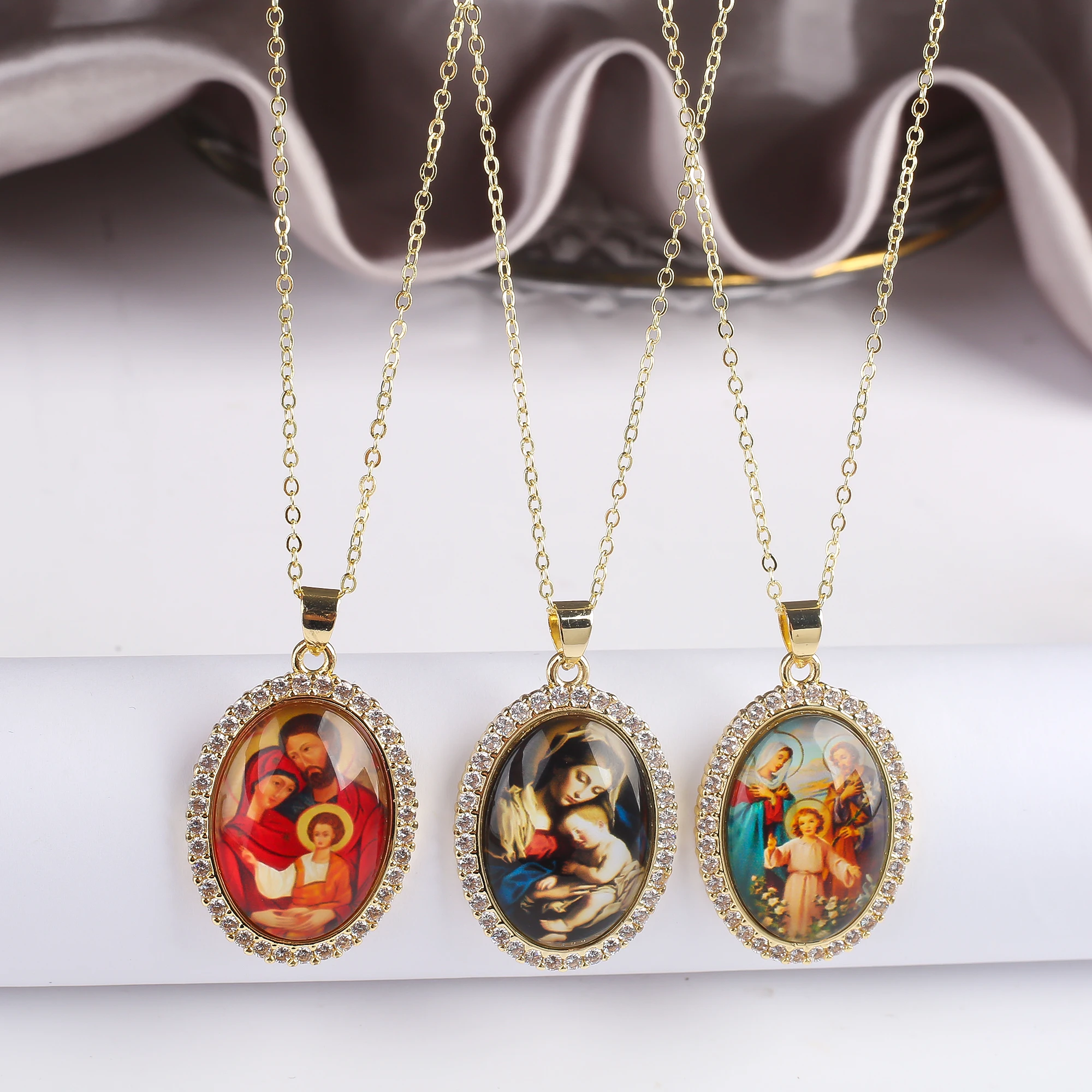 Hot Sale Virgin Mary and Child Theme Zirconia Charm Pendant Necklace Classic Man Woman Religious Jewelry Holiday Gift Accessory