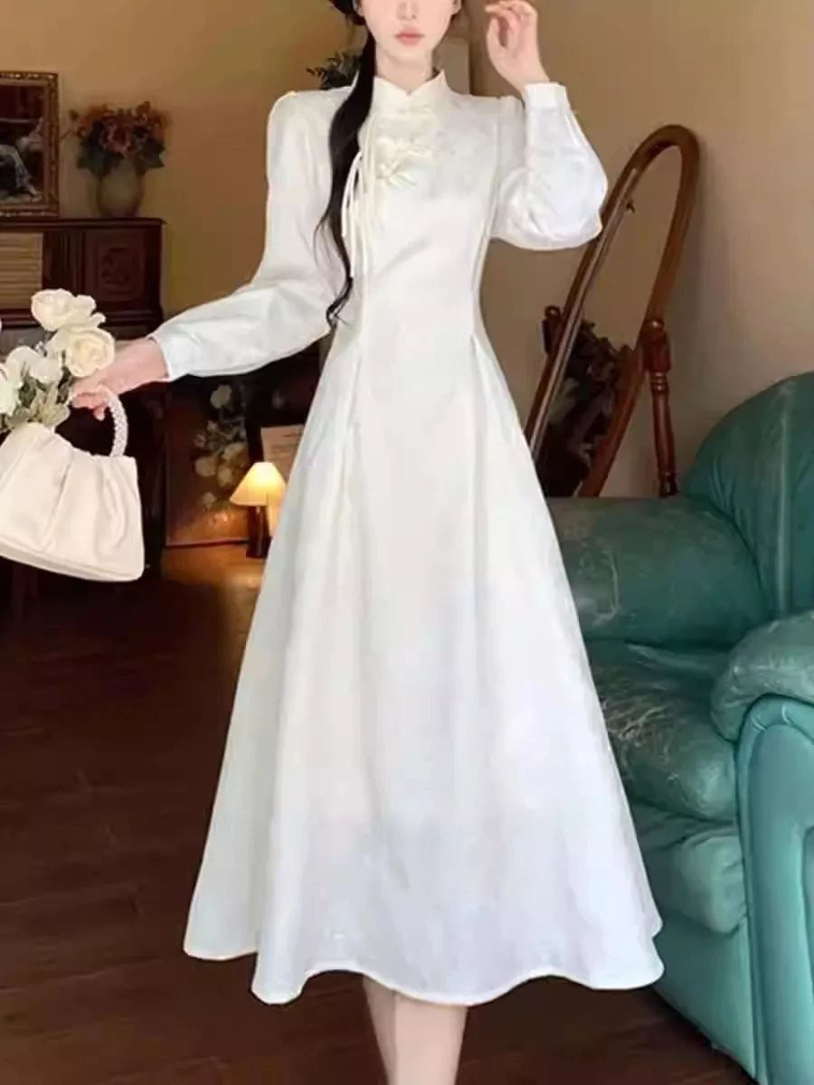 فستان شيونغسام محسّن على الطراز الصيني الجديد للنساء لخريف وشتاء مع مزاج خفيف وناضج ومزاج تنحيف أنيق