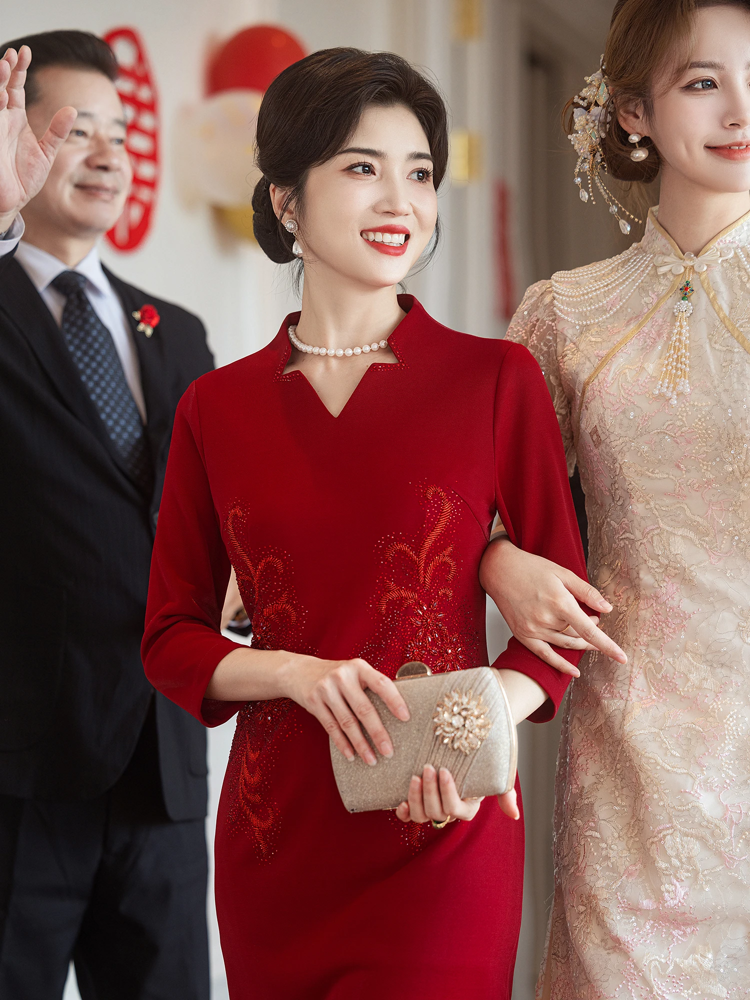 

Ele Long Sve Satin Wedding Dr for Women with Embellied Diamo Mom High-End Pearl Glitter Slim Fit Mid-Length Ch...