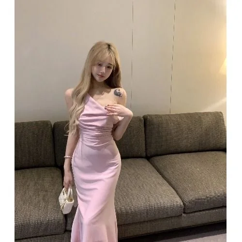 فساتين نسائية بدون أكمام فستان أحمر أنيق ربيعي من الساتان خط عنق مربع مطوي مبطن مطرز على الطراز الفرنسي نزهة ناعمة أنيقة