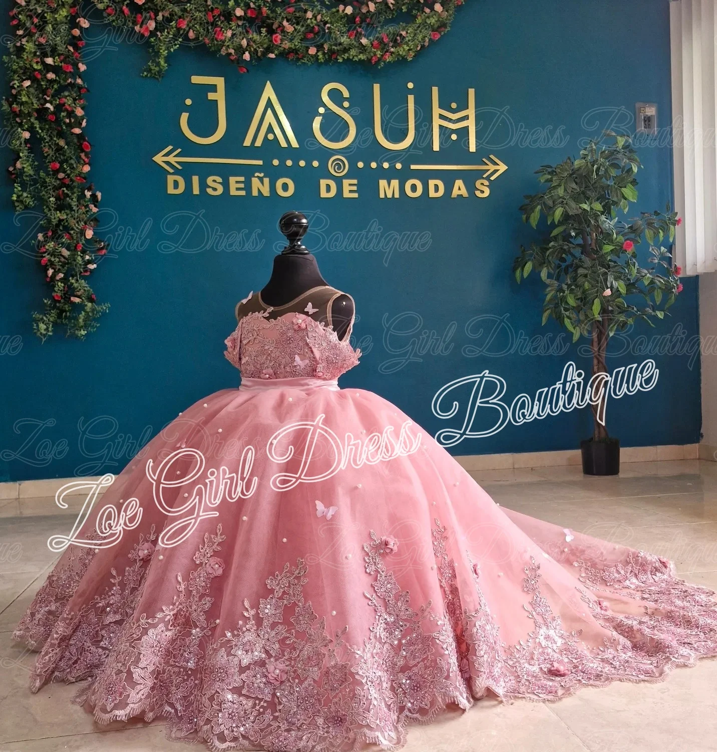 Pink Off The Shoulders Flower Girl Dresses for Wedding With Bow Lace Appliques Ball Gowns Girl Birthday Ball Gowns Customized