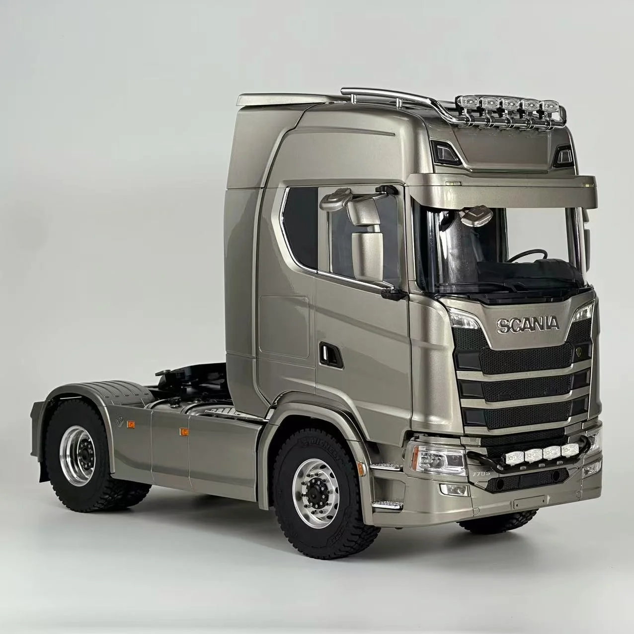 

Hydraulic 1:14 RC Truck for Scania 770s RTR Remote Control 1:14 Tractor 2 Axles 4x4 1:14 Tractor Truck