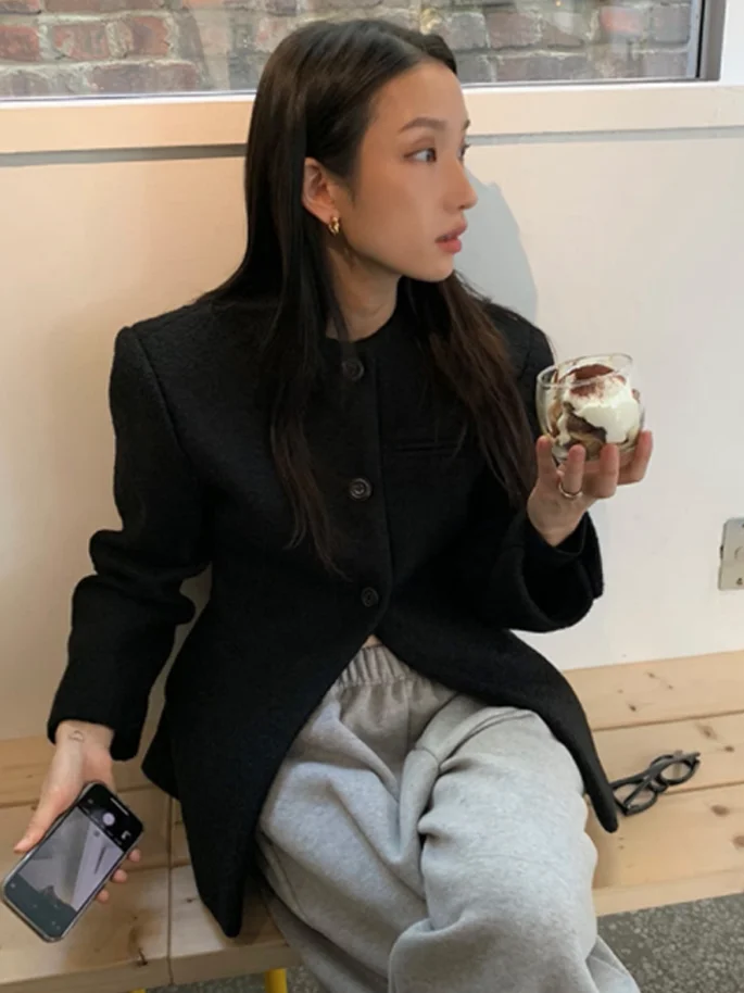 เสื้อโค้ทขนสัตว์ผู้หญิง ทรงกลม กระดุมเดี่ยว สำหรับฤดูใบไม้ร่วงและฤดูหนาว สไตล์เกาหลี ใหม่ ดีไซน์เรียบหรู ทรงเข้ารูป ให้ความรู้สึกหรูหรา