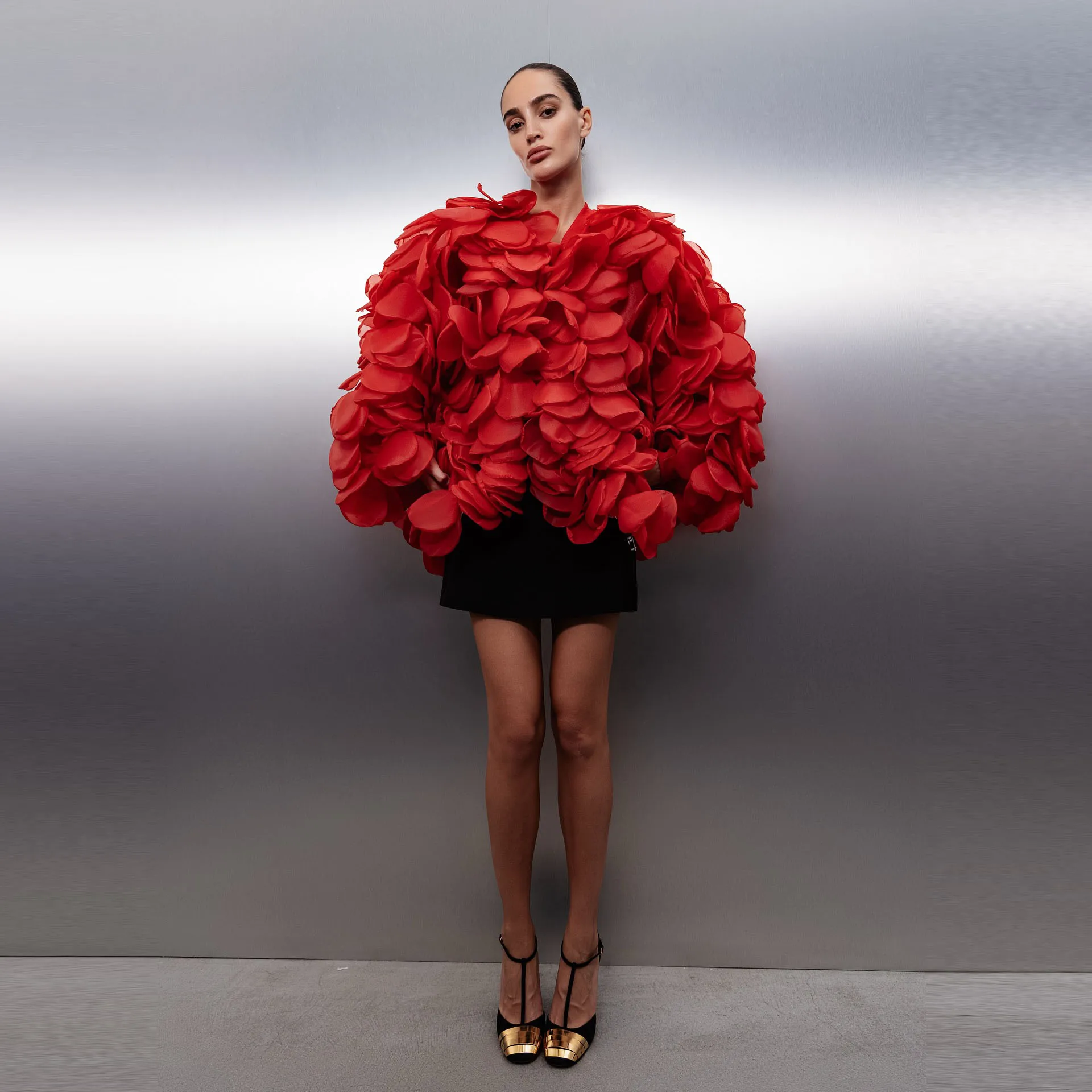 

Women's Oversize Red Tulle Petal Coat, Avant‑Garde Fashion, 2025 New Party Robe Trendy Street Style, Floral Sculpted Outerwear