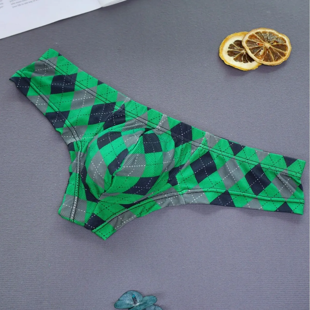 ملابس داخلية منقوشة للرجال رفيعة مضلعة من الحرير الجليدي سريعة الجفاف ومنخفضة الخصر صديقة للبشرة ملابس داخلية مثيرة منتفخة ملابس داخلية مريحة حميمة