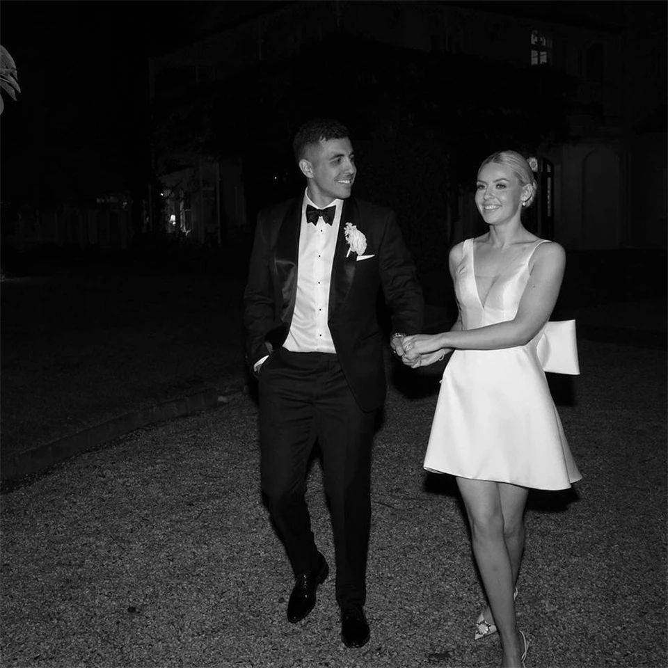 Maßgeschneidertes 2025, Tank mit V-Ausschnitt über dem Knie, große Fliege, A-Linie, schlichtes, rückenfreies Satin-Abendkleid, Partykleid, formelles Abschlussballkleid