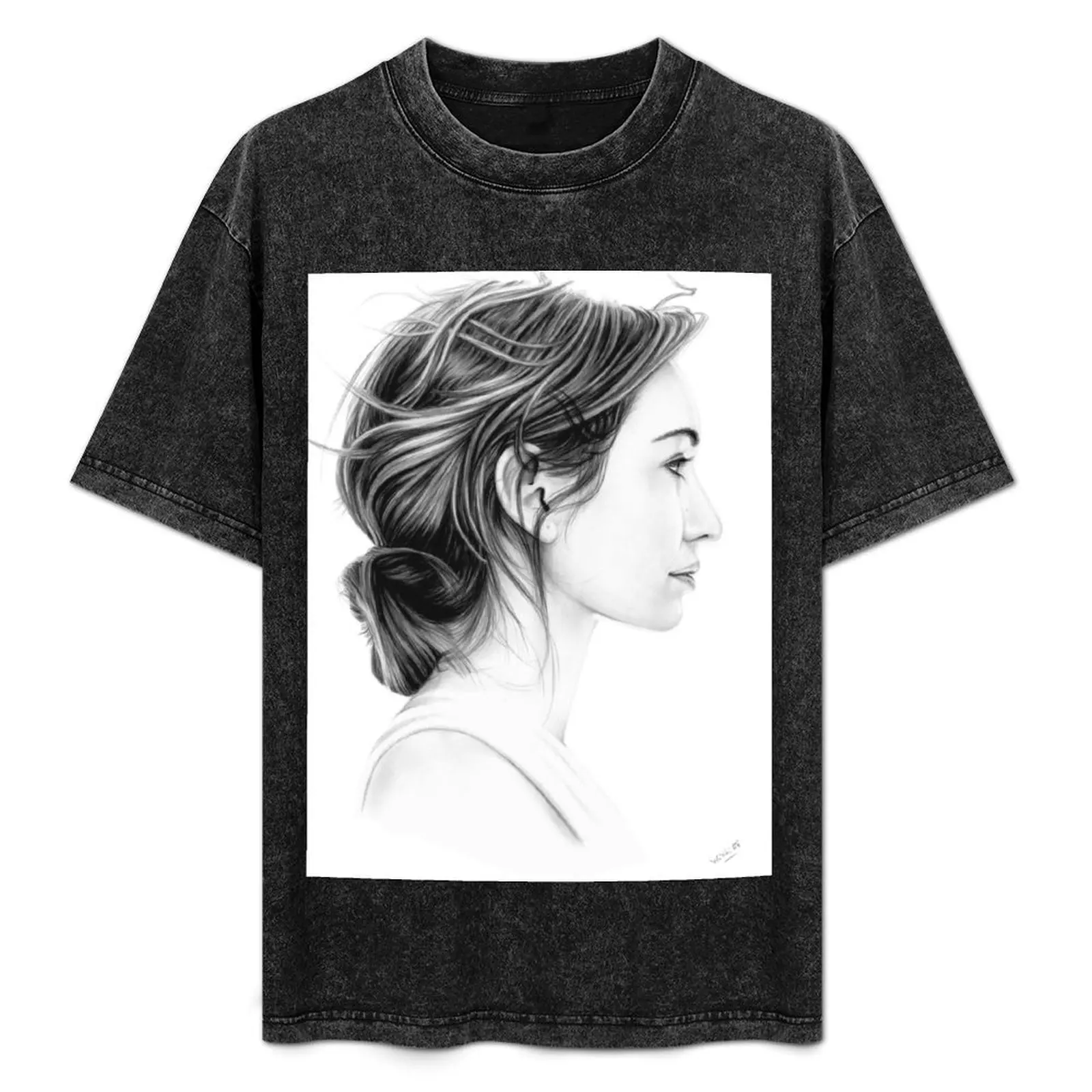 

Eleanor Tomlinson pencil portrait T-Shirt Fashion Graphic Tee for Men