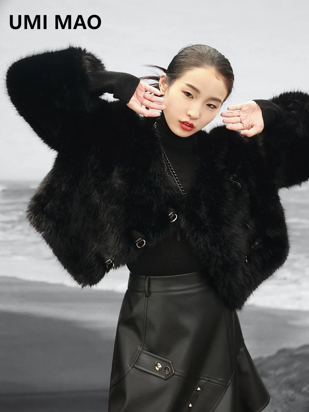 

UMI MAO Plush Faux Fur Short Coat For Petite Women Black Autumn Jacket Winter New Vintage Diagonal Placket Top Femme