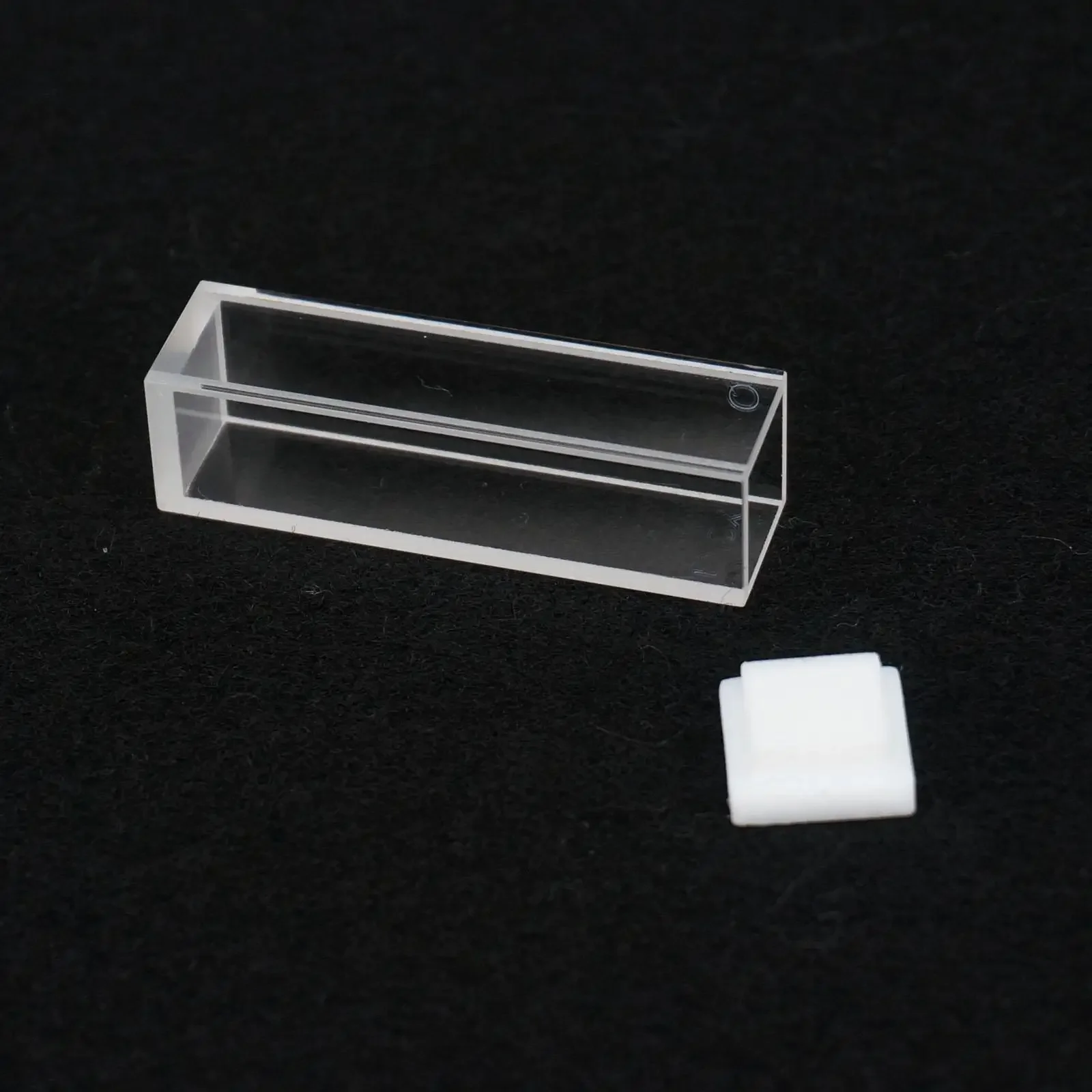 3.5ml 10mm Path JGS1 Quartz Cuvette Cell With Lid 4-faces Polish For Fluorescence Spectrometer