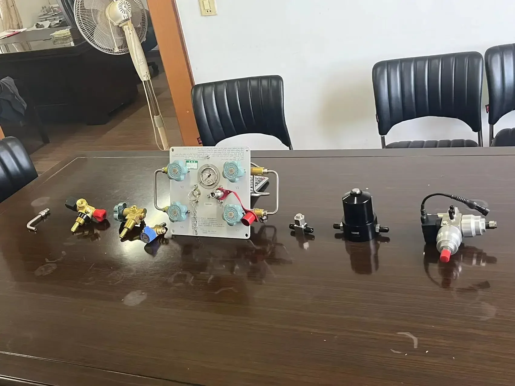 

CNG Two-Stage Pressure Reducer for Vehicle Engine | Natural Gas Regulator for Automotive Fuel System