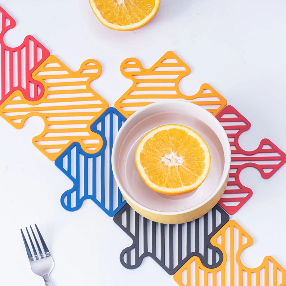 

4PCS Unique Silicone Cup Mats Durable Drinking Coasters for Elegant Table Arrangement
