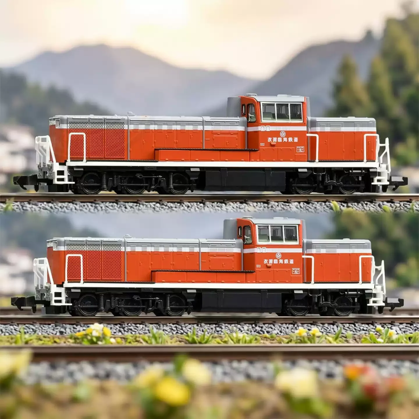 TOMIX N Gauge Train Model Diesel Locomotive 2-Car Set 98159 KE65 Diesel Locomotive 2-Car Set Sand Table Display