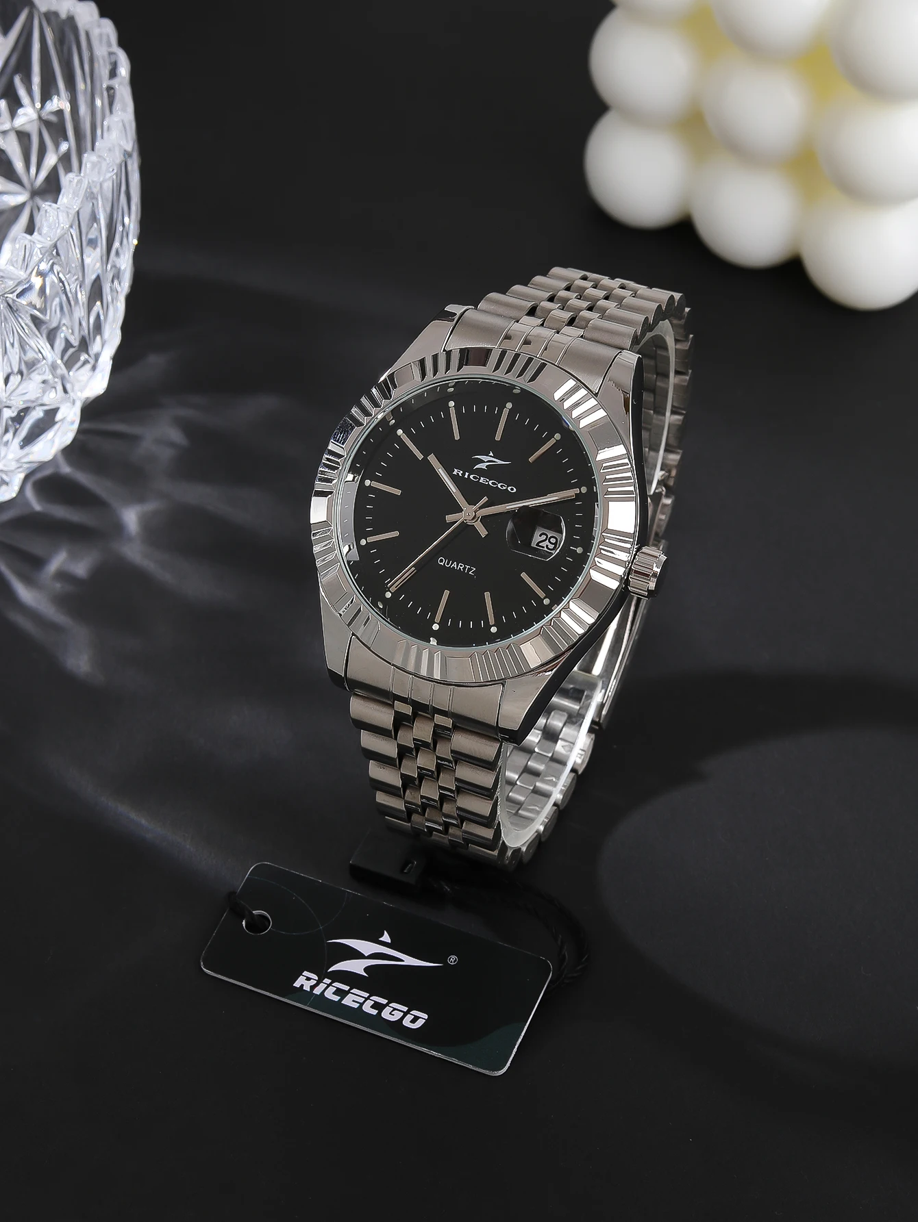 durable stainless steel strap with a quartz movement for men's watches, suitable for business, leisure, multiple scenarios, or