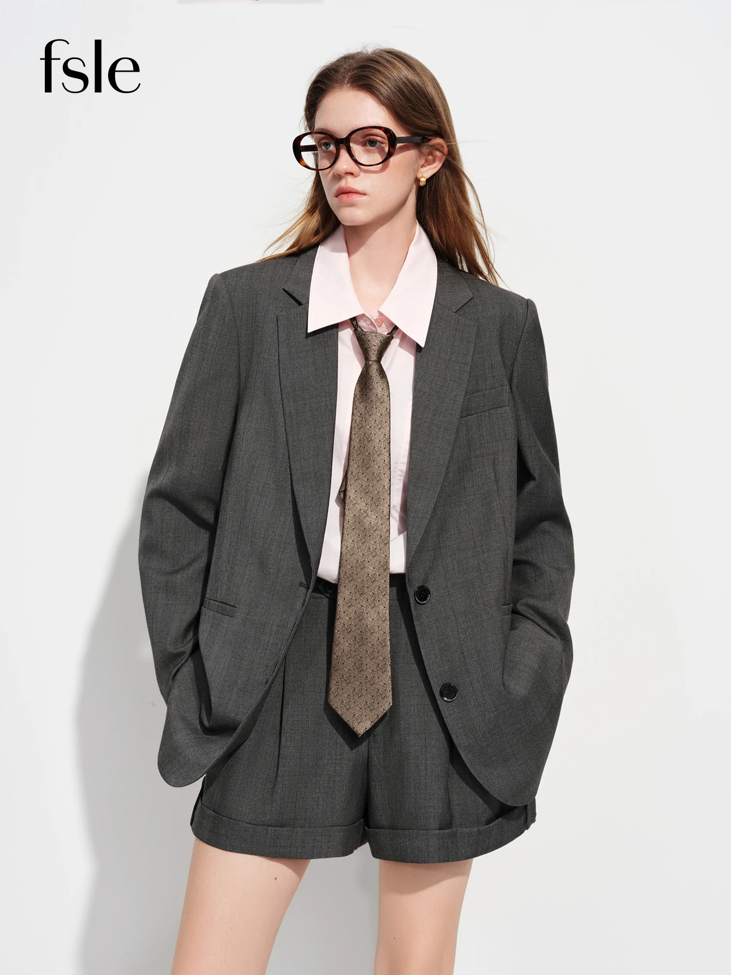 חליפת אופנת אביב חדשה לנשים של FSLE: בלייזר אפור עם חזה יחיד ומכנסיים קז'ואל לעבודה ולנסיעות, מתאים לכל.