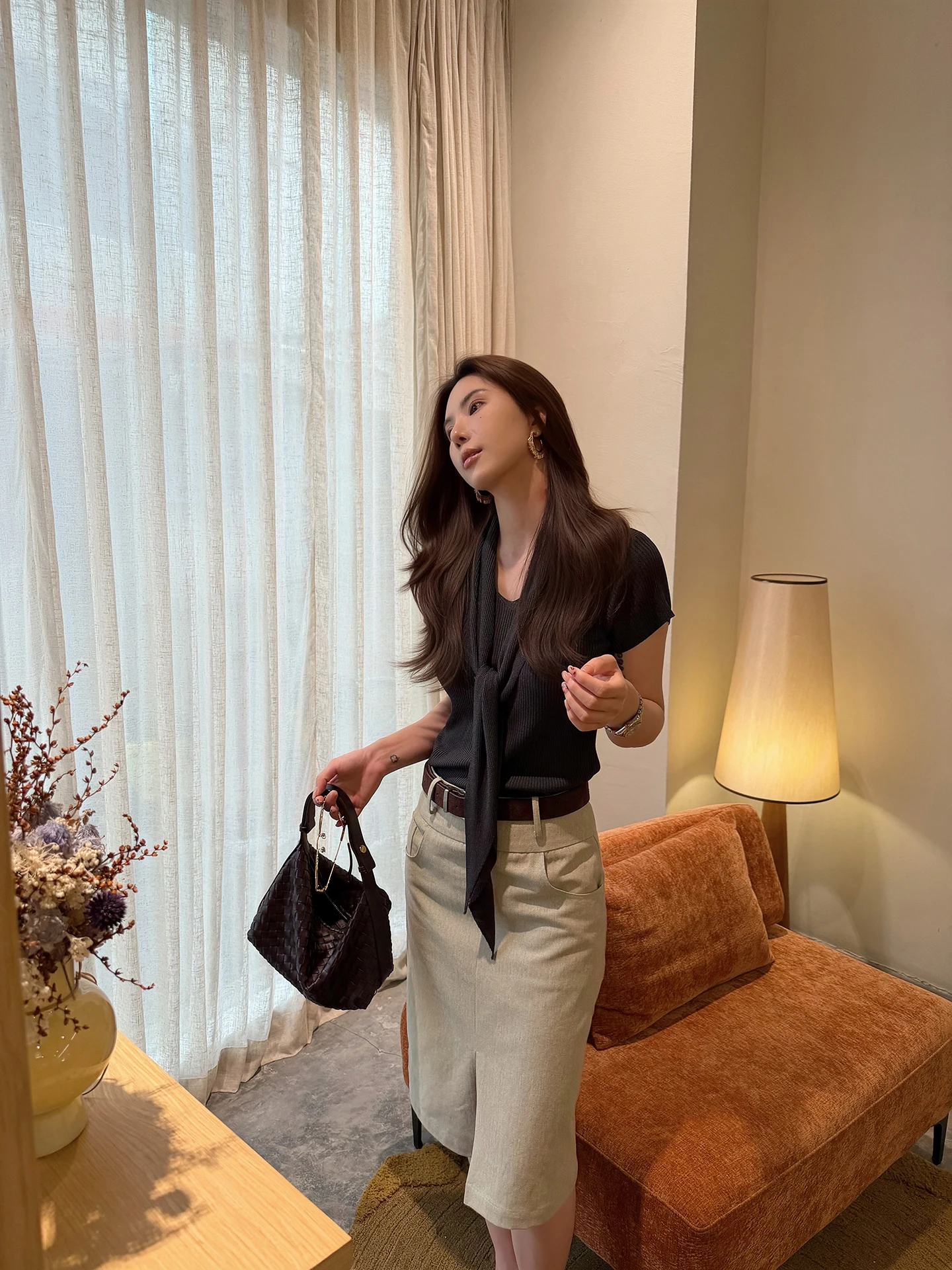 

Модный вязаный топ с коротким рукавом и V-образным вырезом в нежном стиле с поясом, женский комплект из двух предметов, весна 2026, приталенный крой, корейская версия