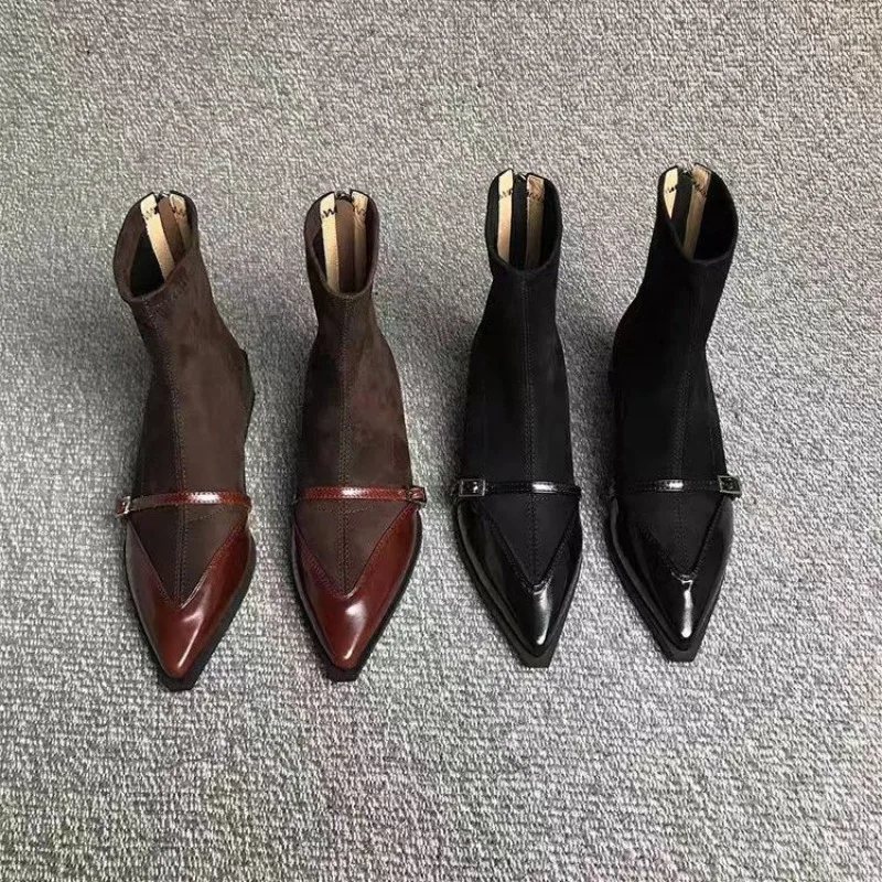 Gespleißte Wildleder-Retro-Design-Stretch-Röhrenstiefel 2025, neue Damenschuhe mit kurzem Bein und spitzer Zehenpartie, Gürtelschnalle und Blockabsatz