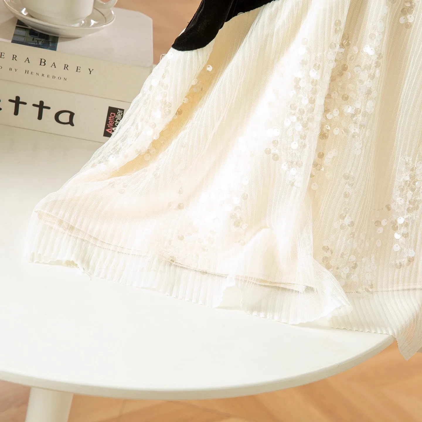 MadBlack، فستان مخملي من حرير التوت 100%، فساتين طويلة أنيقة للنساء برقبة دائرية وخرز شبكي، أكمام كاملة، فستان كاجوال جديد 2025D5D301JF