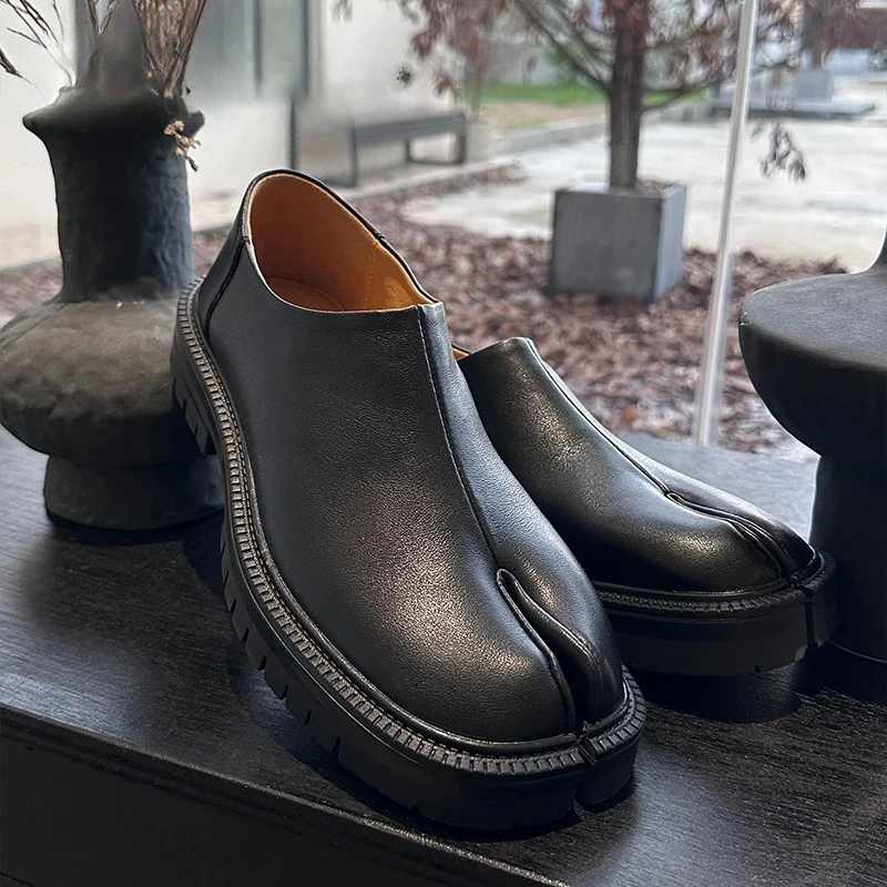 

Оригинальная мужская обувь из кожи таби с мягкой удобной мужской обувью, повседневная мужская обувь для банкетного платья, лоферы в деловом стиле с раздельным носком, мужская обувь