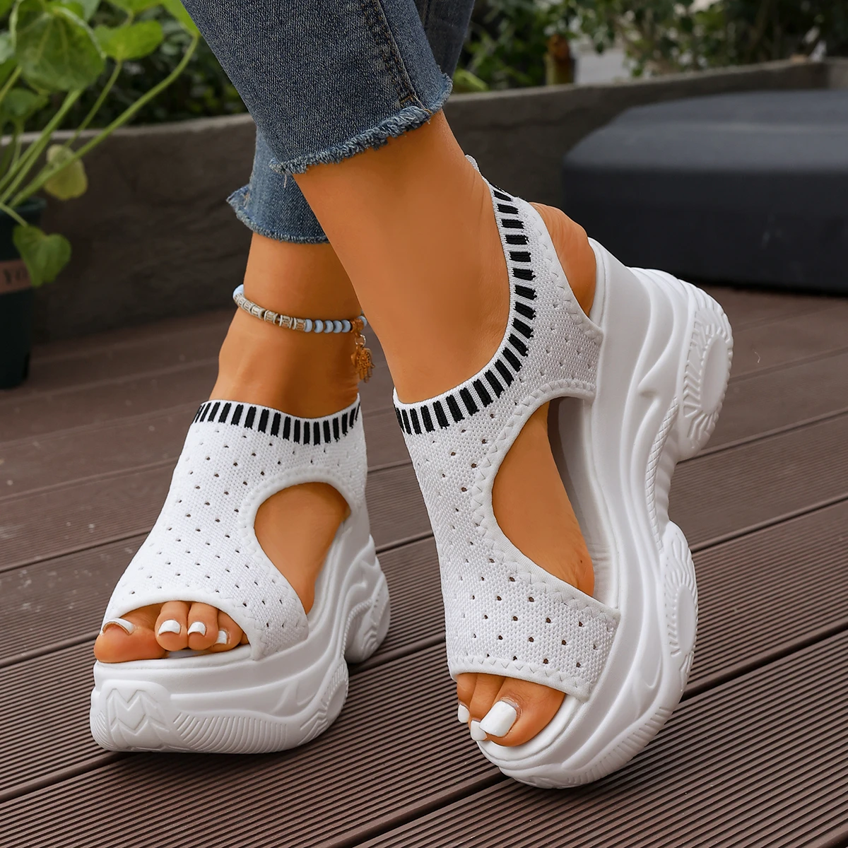 sandalias-femininas-de-trico-com-salto-anabela-grosso-plataforma-alta-e-bico-aberto-cores-mistas-moda-verao-2026