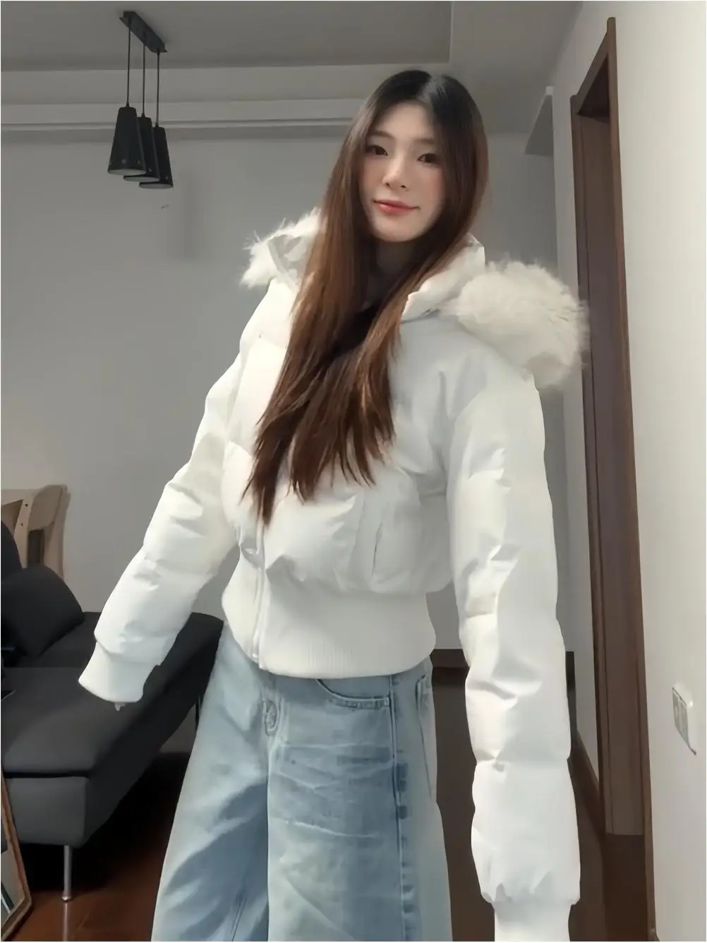

White Short Cotton Jacket with Large Fur Collar Slim Fit Warmth Commute Style Korean Version Winter Outerwear for Women