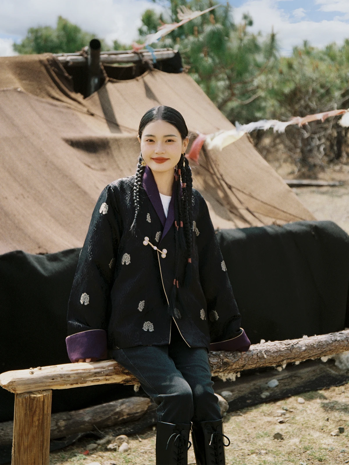 

Традиционное тибетское женское длинное све-жаета из шелка с вышивкой и воротником V-Ne, свободный крой в китайском стиле, модное эти...