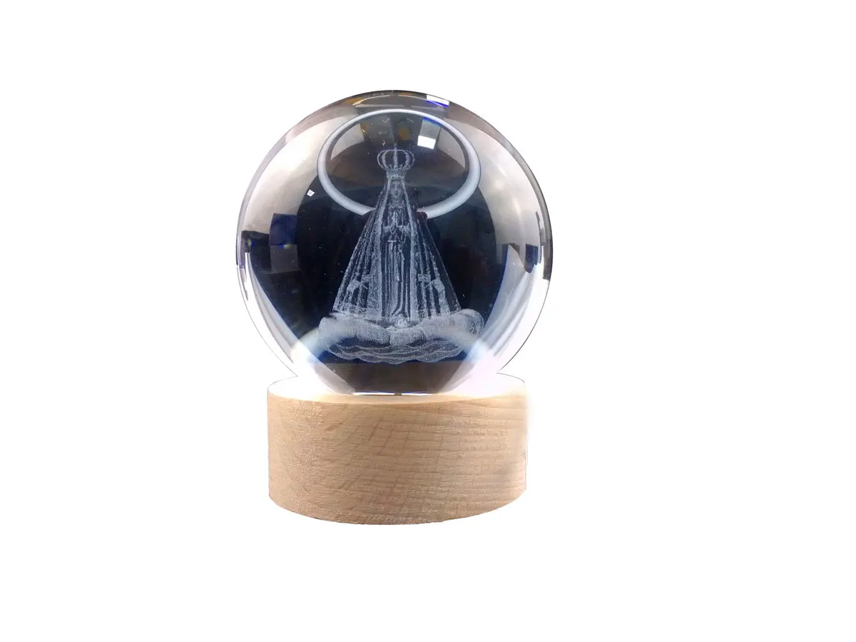 luminaria-abajur-nossa-senhora-led-usb-enfeite-decorativo-esfera-de-vidro-3d-base-de-madeira