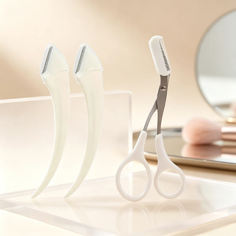 Eyebrow Trimming Tool Kit, Curved Eyebrow Razors and Eyebrow Scissors with Comb Portable Facial Shaver Makeup Beauty Supplies