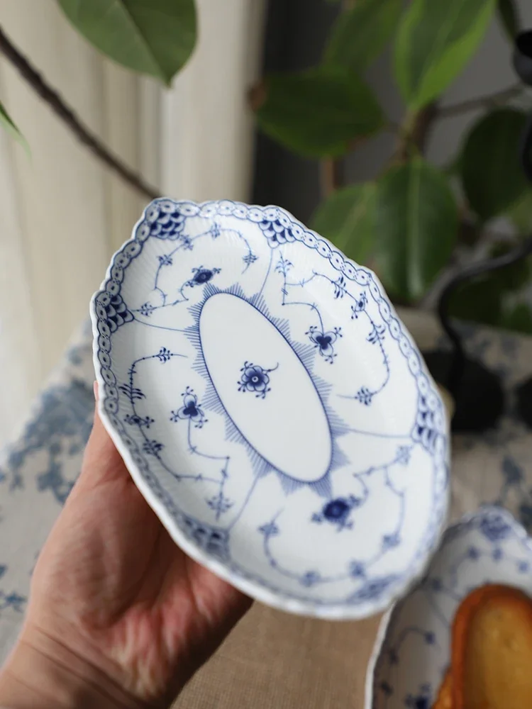 Blue And White Porcelain Plate Oval Shape Tang Grass Pattern Ceramic Dish for Home Use Princess Blue Fish Plate Microwave Safe