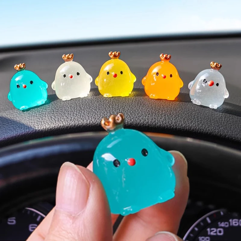 5Pcs Luminous Mini Resin Crown Chicken Ornament Car Dashboard Rearview Mirror Cartoon Decor Auto Interior Accessories
