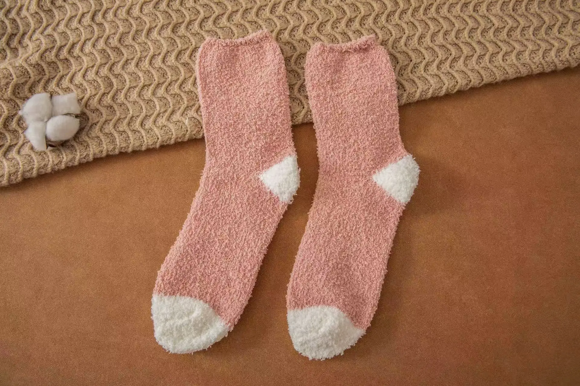 Calzini da notte per la casa ispessiti caldi a pois a righe a metà polpaccio da ragazza