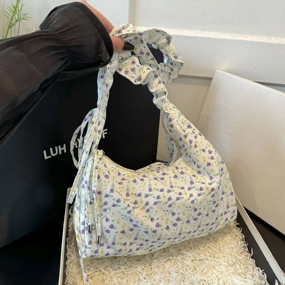 

New Korean Style Flower Shoulder Bag Large Capacity Commute Pleated Drawstring Bag Travel Lightweight Women's Tote Bag Girls