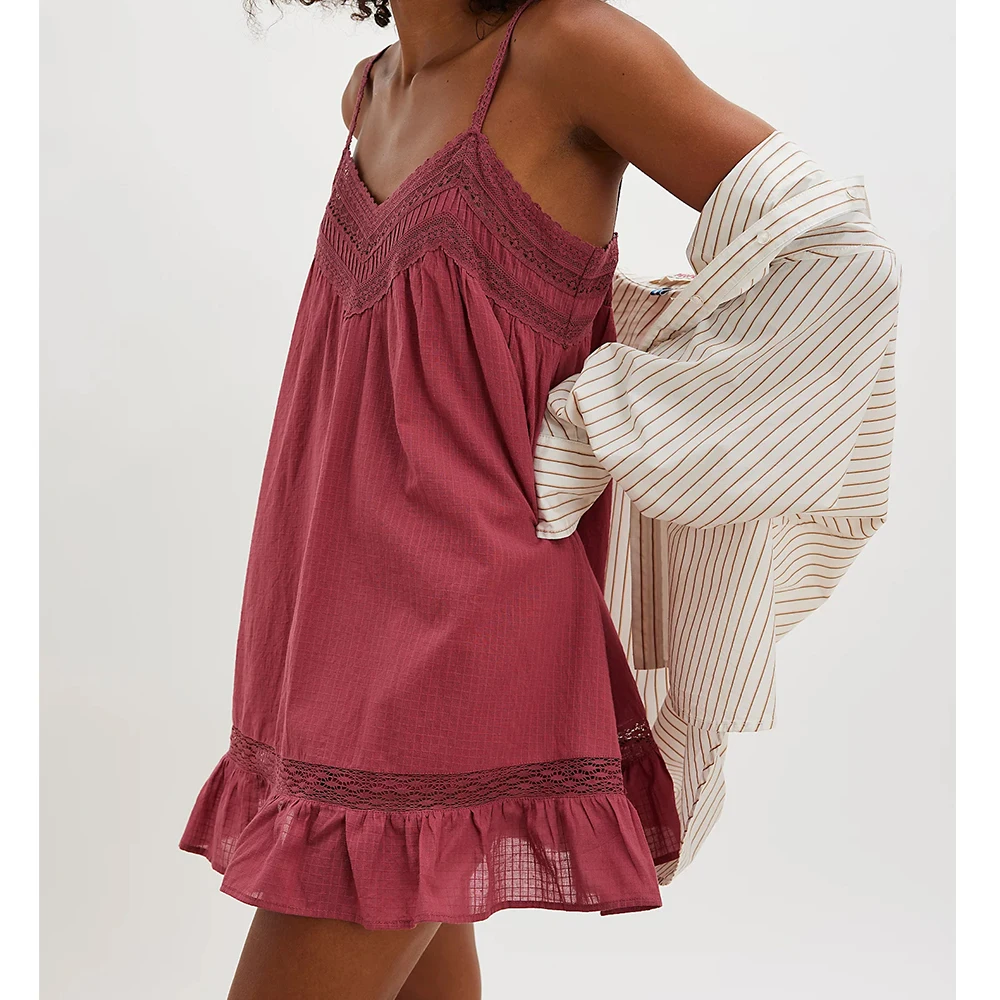 เดรสสั้นสไตล์เรโทรเซ็กซี่ แต่งลูกไม้ สายเดี่ยว คอกลม ทรงหลวม ผ้าพลิ้ว โชว์หลัง สไตล์โบฮีเมียน