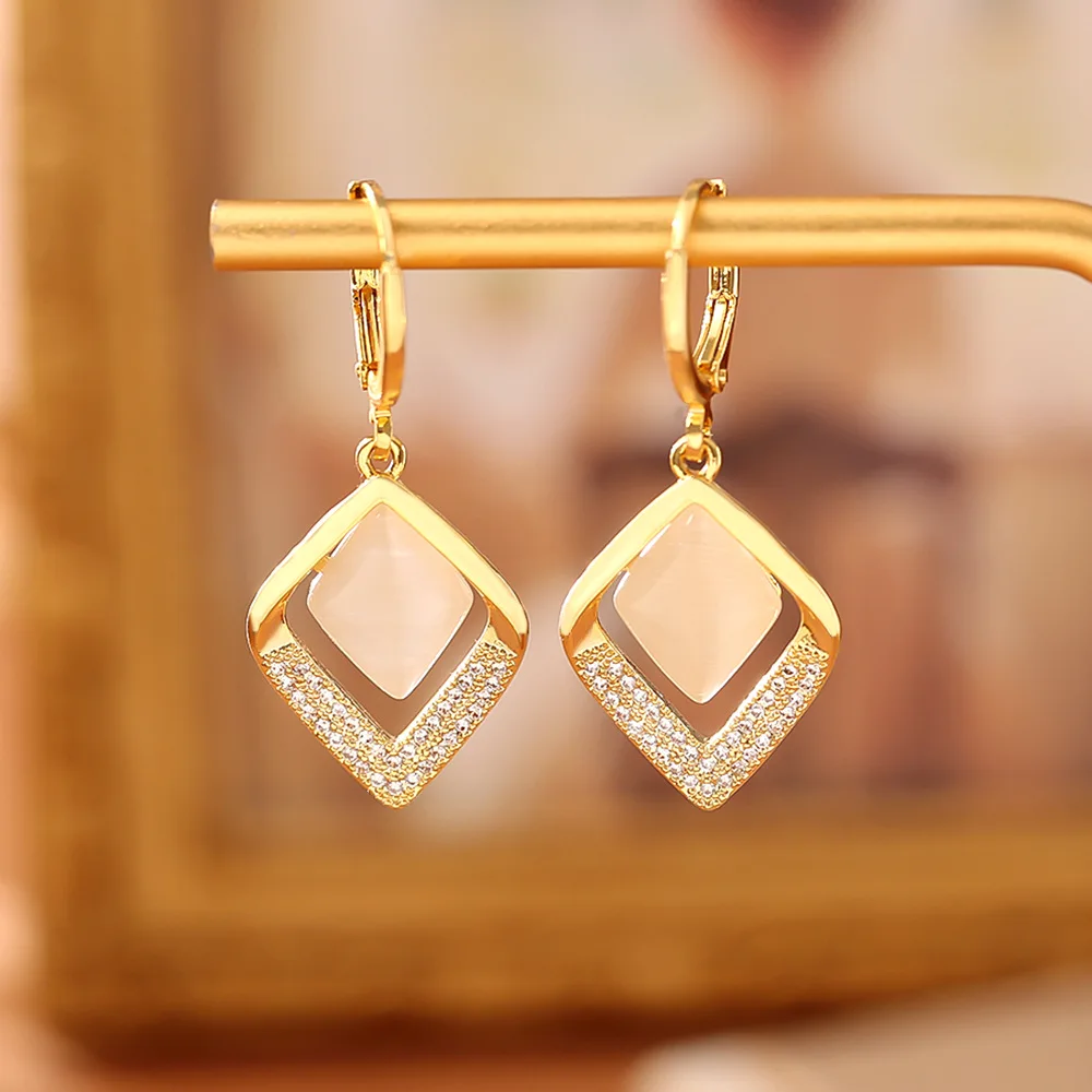 

Super flash zircon small diamond cat's eye earrings high-end exquisite fashion slimming earrings elegant temperament earrings