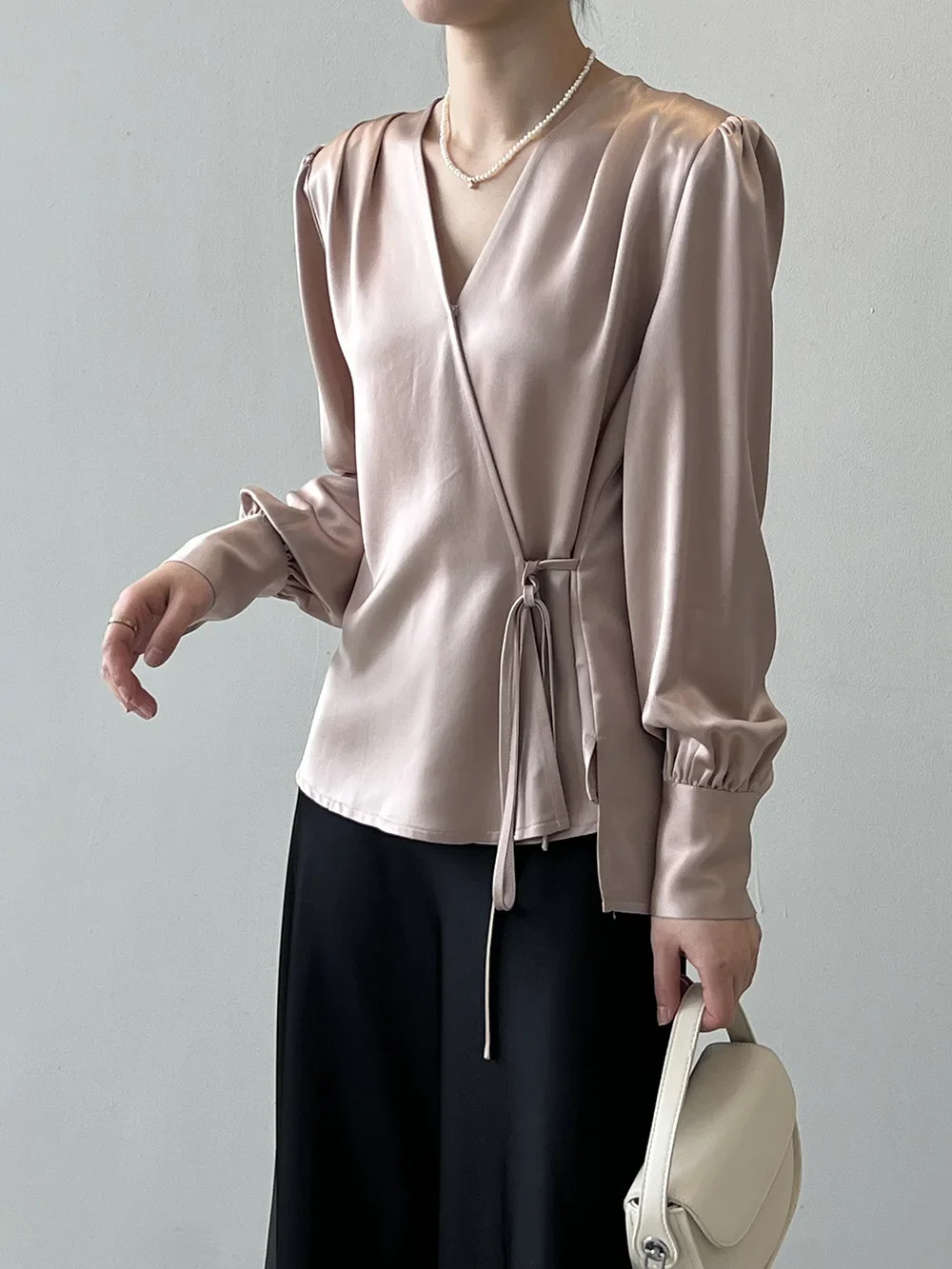 2024 Spring New Korean Fashion V-neck Shirt for Women Lace Up Long Sleeve Side Tie Up Elegant Blouse with Shoulder Pads 80921