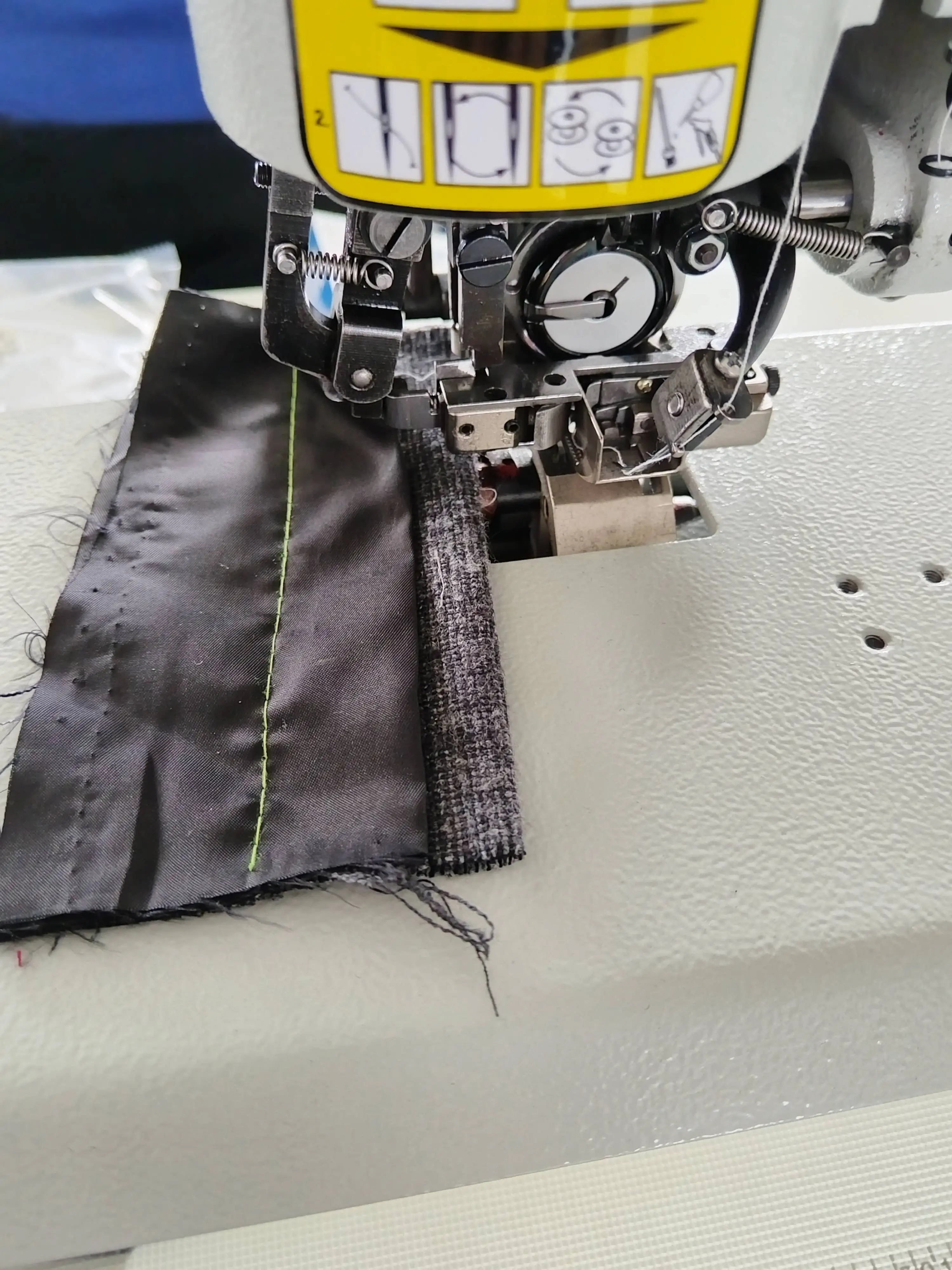 ZY-SM310D ماكينة خياطة الغرز العمياء مزدوجة الجانب لمعطف الكشمير آلية تغذية واحدة مكونات معدنية أساسية